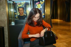 魅力冬日下午时光 刘竞梦幻红唇精致在线